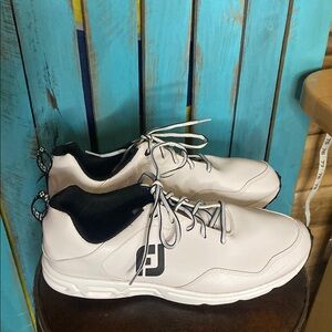 FootJoy men’s spikeless golf Shoes size 10 white black